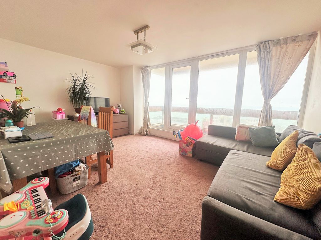 Property photo 3 of 14 Img-9592