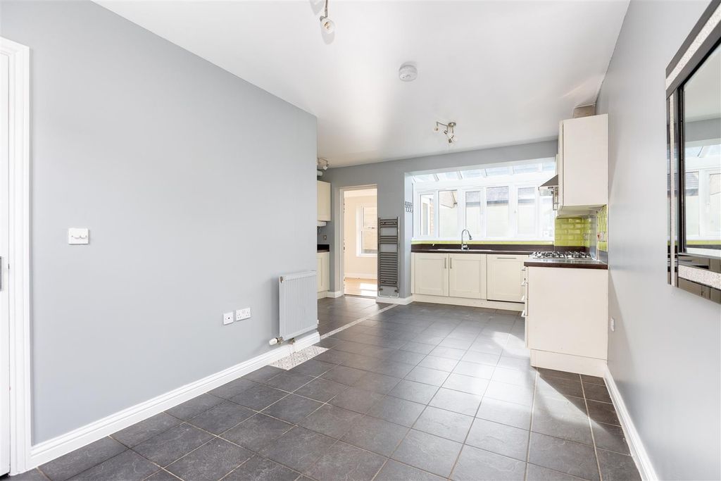 Property photo 3 of 17 Kitchen/Dining