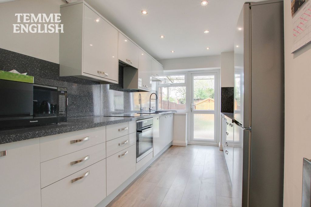 Property photo 3 of 21