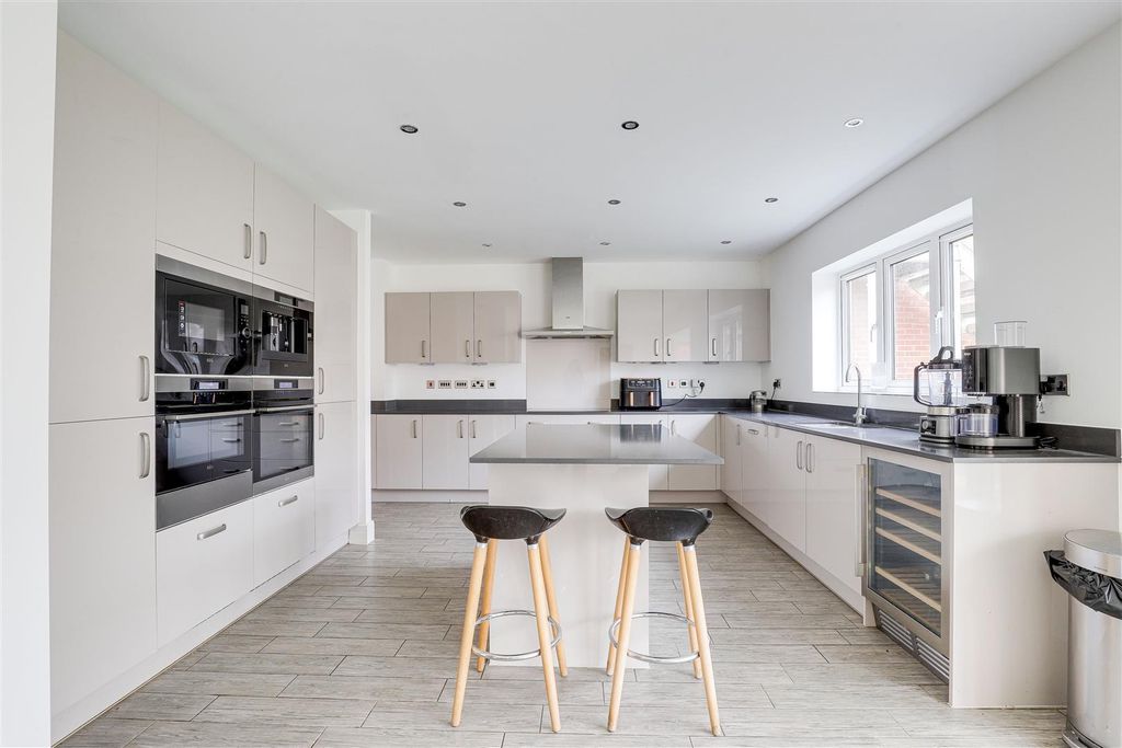 Property photo 2 of 29 9453