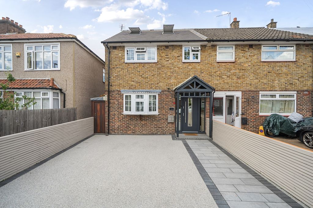 Property photo 1 of 18 External