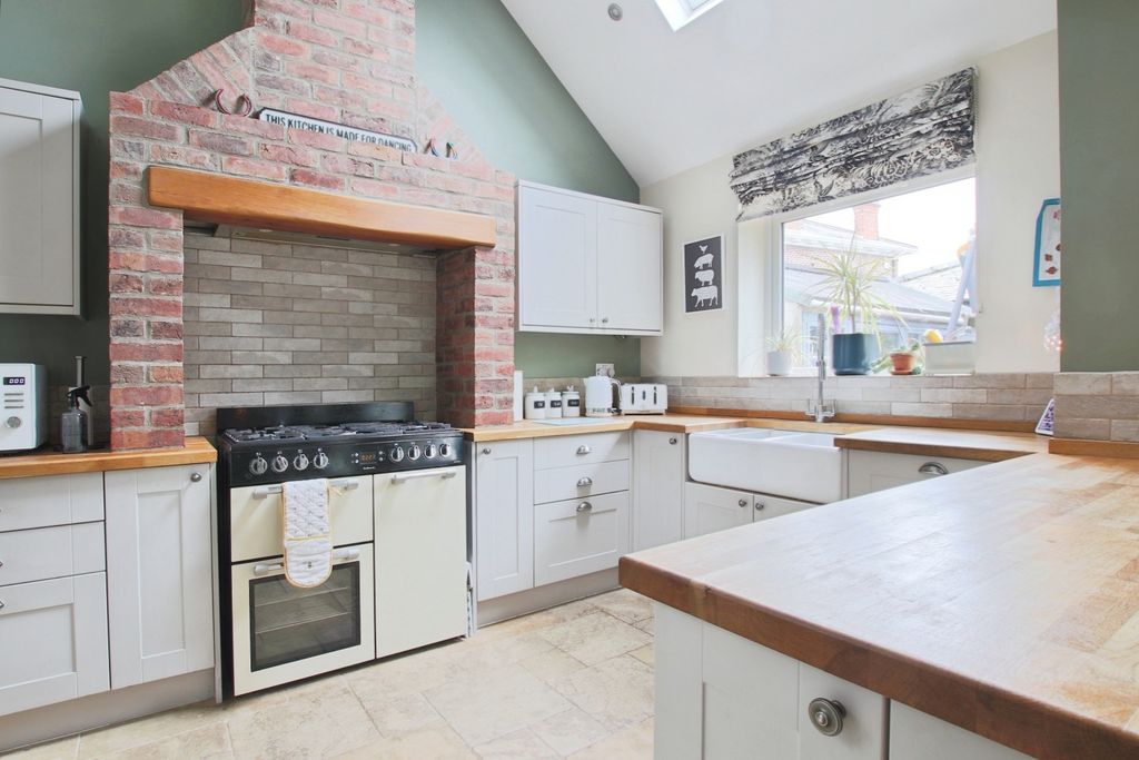 Property photo 3 of 17 4564215