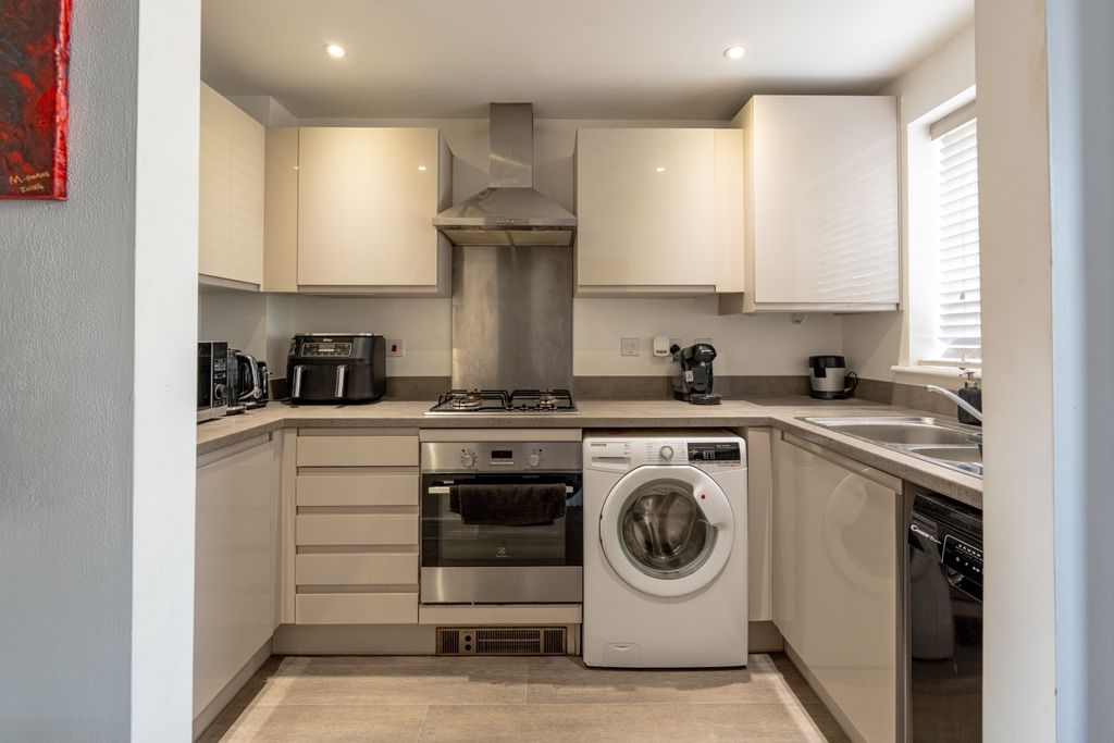 Property photo 3 of 16 Dehavilland Road-4