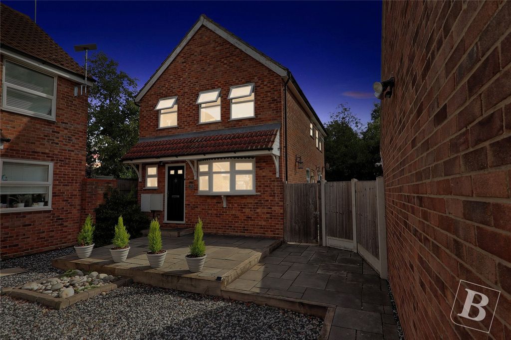 Property photo 1 of 17 Dusk