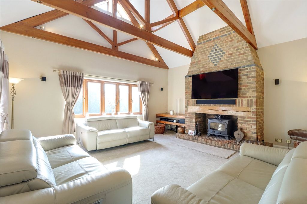 Property photo 2 of 20 Sitting Room