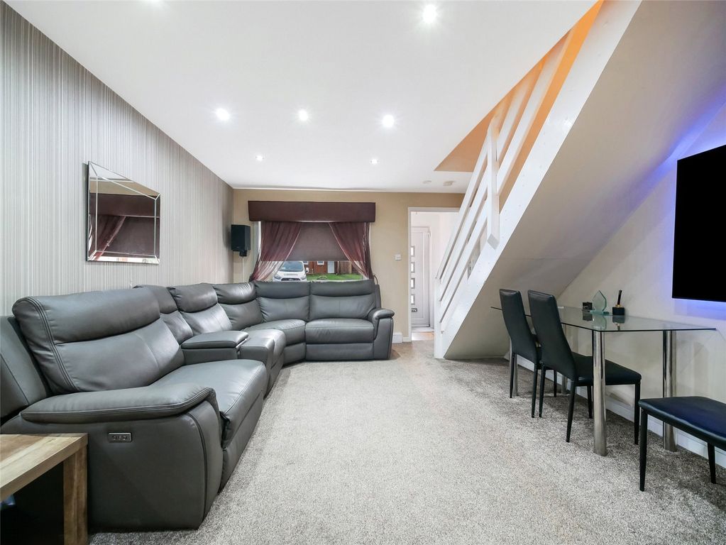 Property photo 2 of 21 Lounge