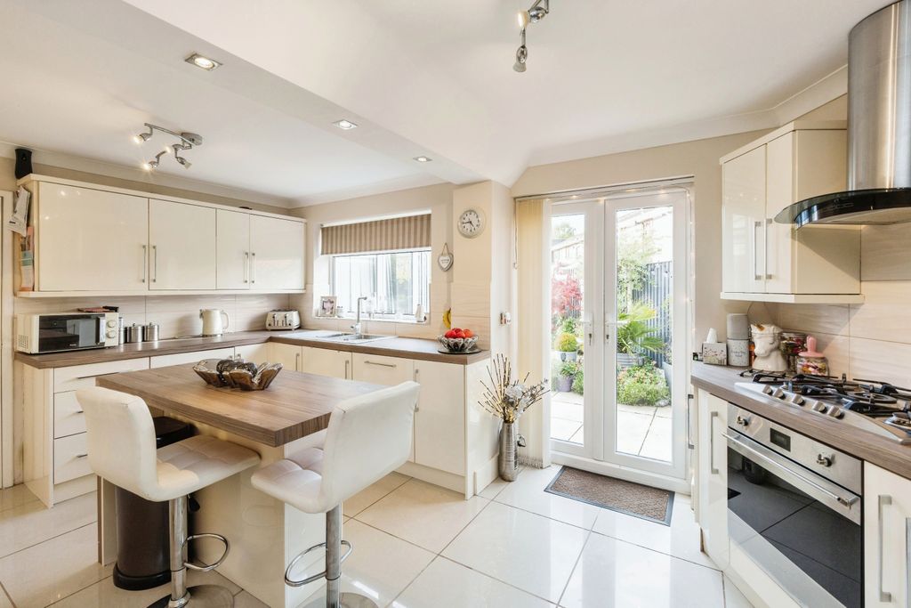 Property photo 2 of 17 Kitchen