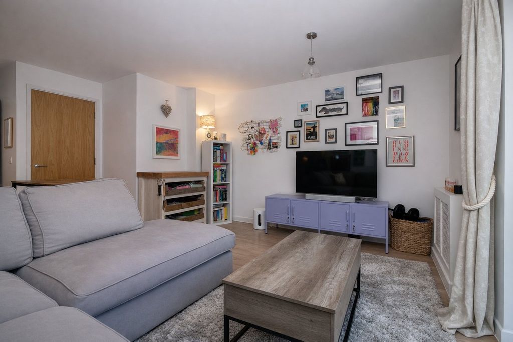 Property photo 3 of 9