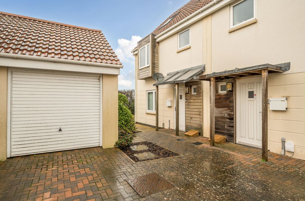 Property photo 1 of 19 Front