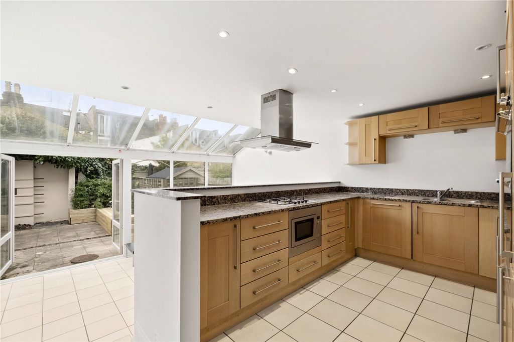 Property photo 2 of 7 Kitchen