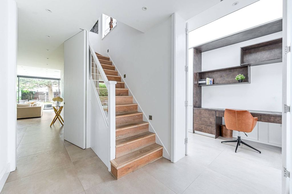 Property photo 3 of 38