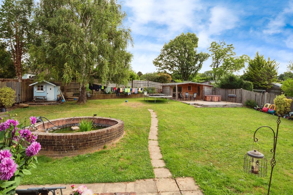 Property photo 3 of 17 Garden