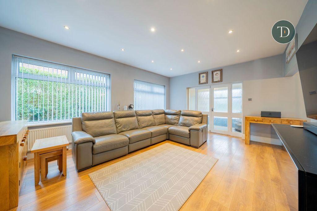 Property photo 2 of 34