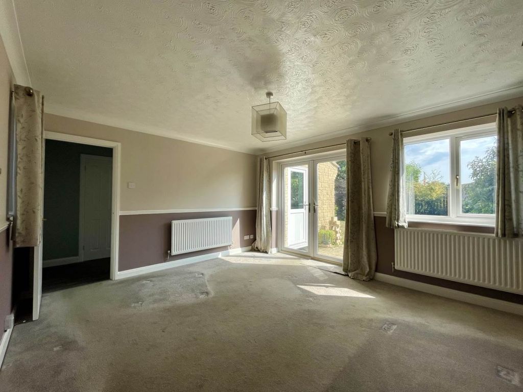 Property photo 2 of 14 Lounge 1