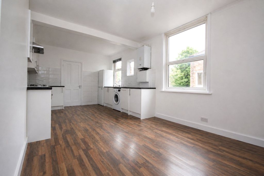 Property photo 1 of 12 Reception/Kitchen