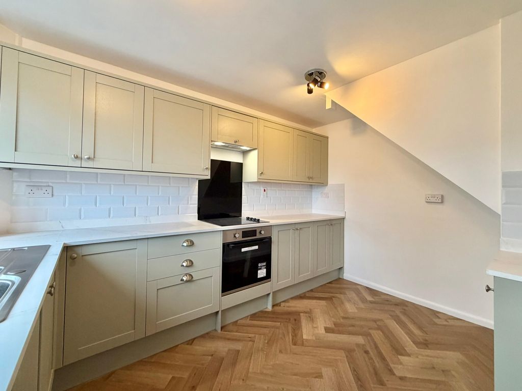 Property photo 3 of 15 Kitchen