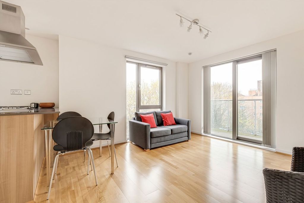 Property photo 2 of 8