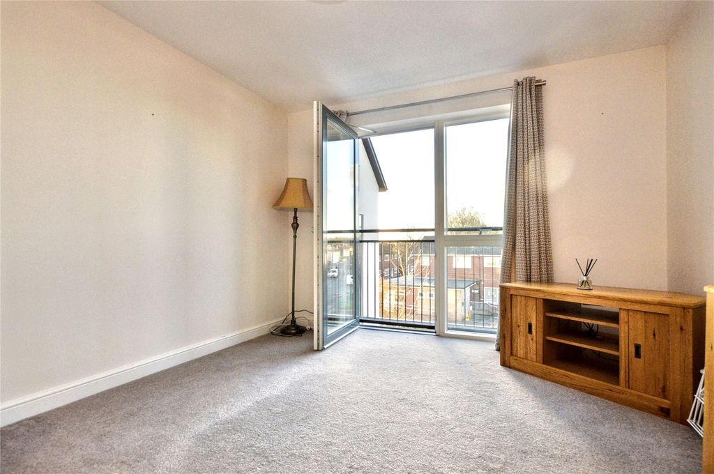 Property photo 2 of 18 Picture No. 26