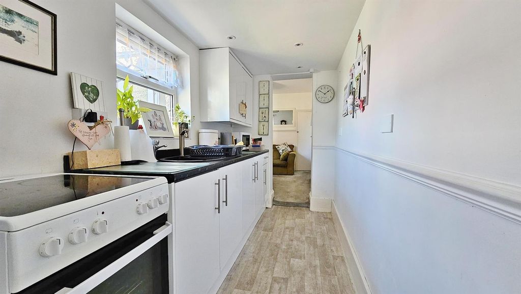 Property photo 2 of 14 Kitchen
