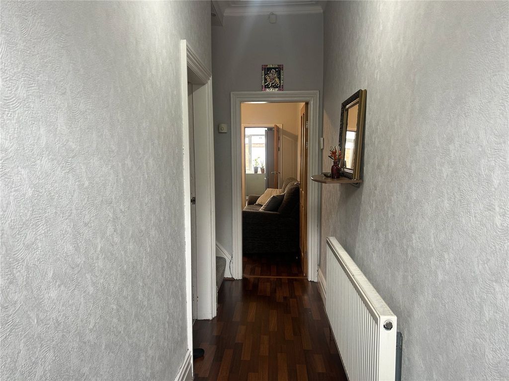 Property photo 2 of 17 Entrance Hallway