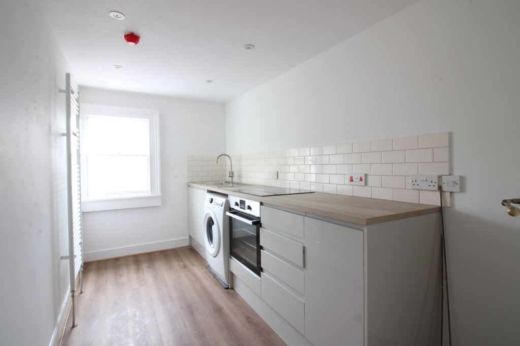 Property photo 3 of 12 Kitchen