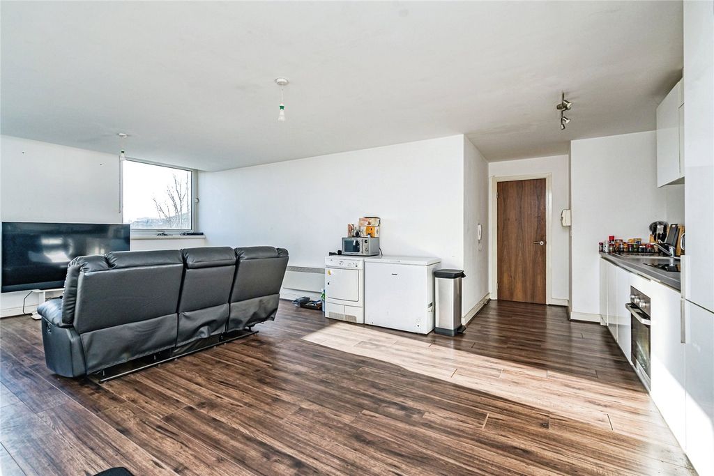 Property photo 3 of 9 Kitchen/Lounge
