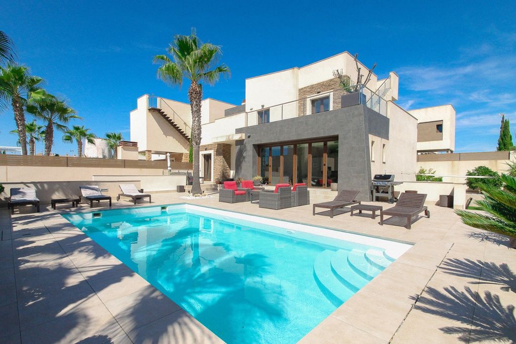 Property photo 1 of 50