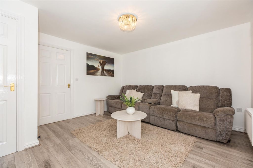 Property photo 2 of 28