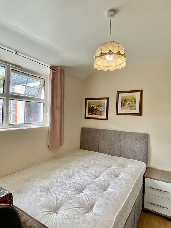 Property photo 1 of 5 Flat C7, 721 Portswood Rd (3)
