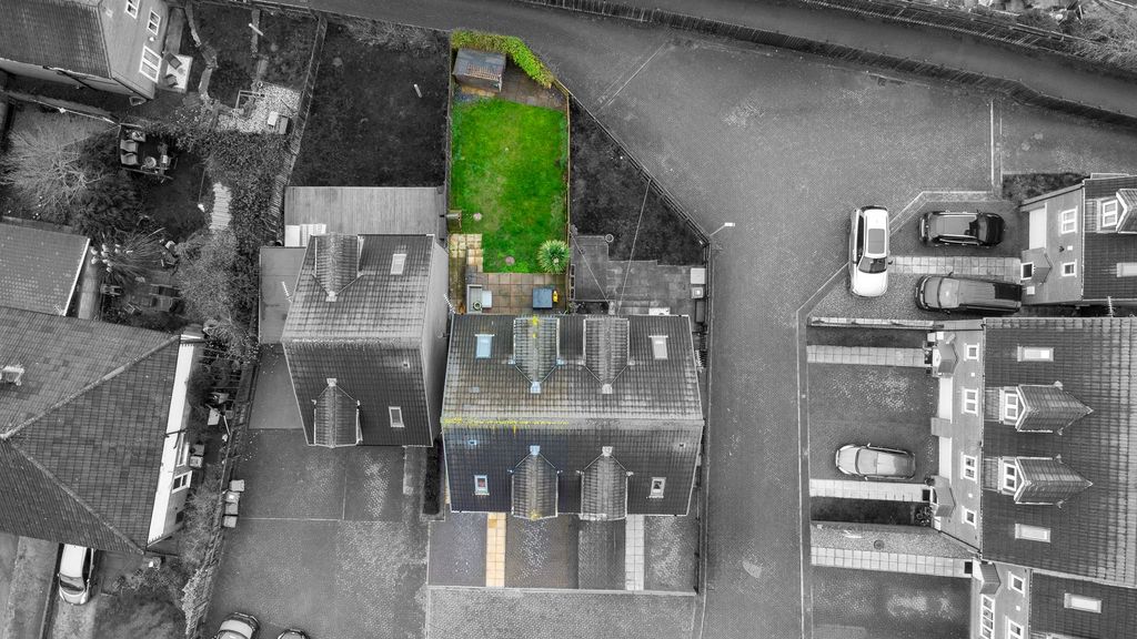 Property photo 2 of 40