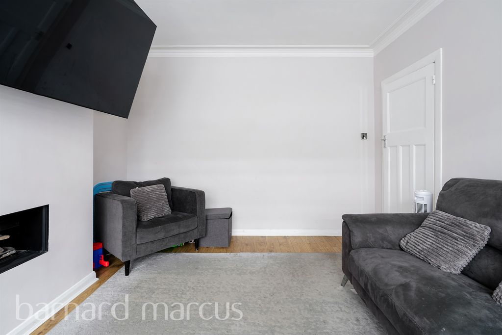 Property photo 3 of 18