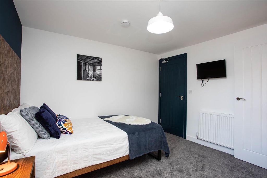 Property photo 2 of 8 76 St Georges Rd Edit-27.Jpg