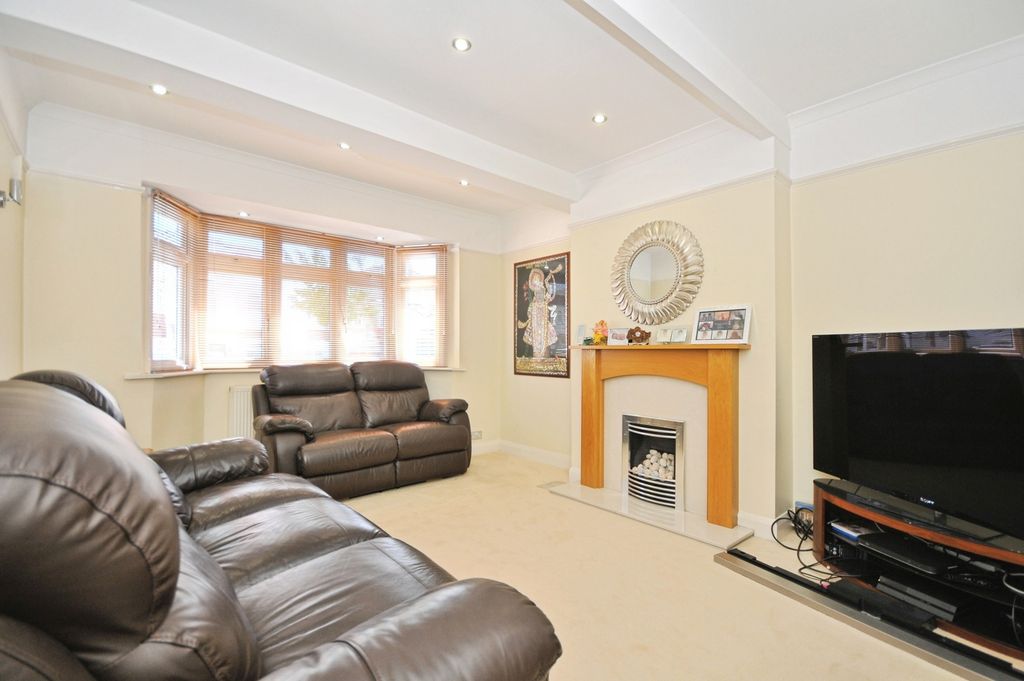 Property photo 2 of 17 Photo