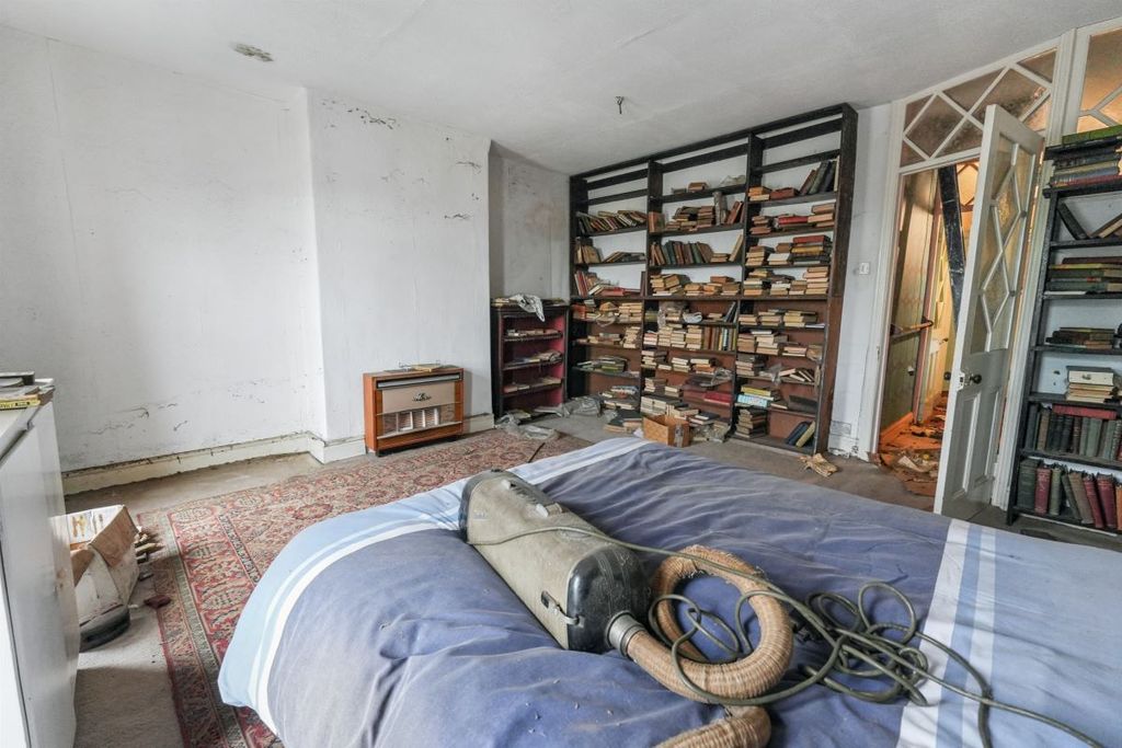 Property photo 3 of 12