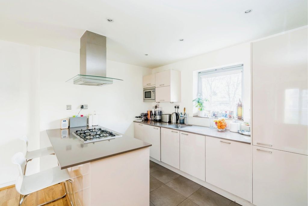 Property photo 2 of 10 Kitchen