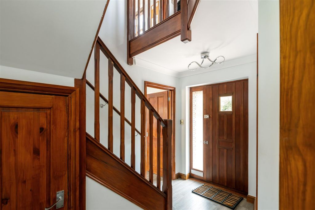 Property photo 2 of 17 5 Povey Cross Rd Internals9.Jpg