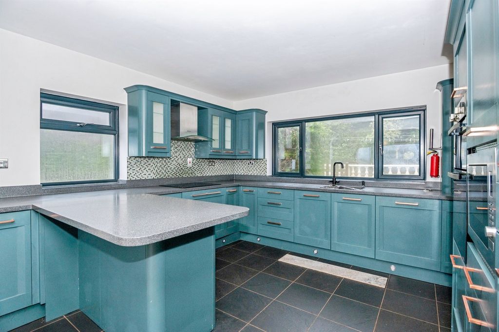 Property photo 2 of 26