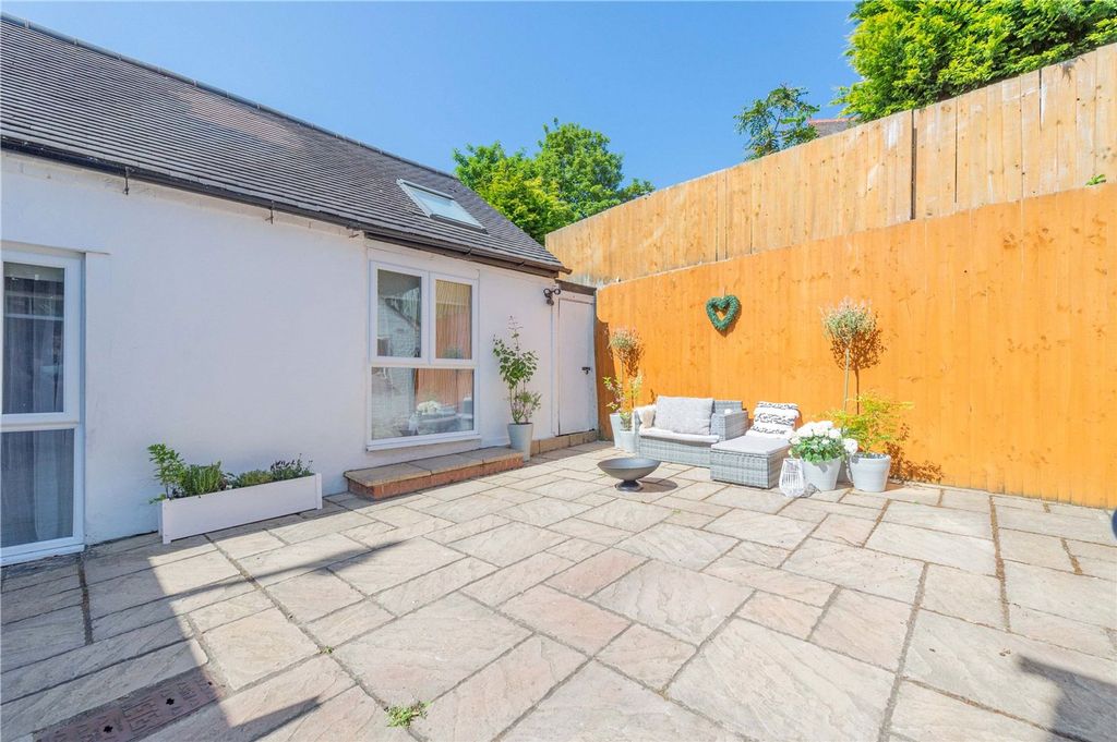 Property photo 2 of 26 Picture No. 23