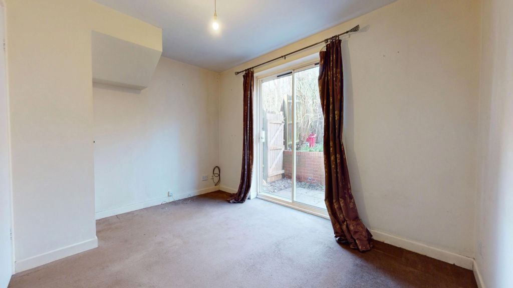 Property photo 3 of 10 4898604