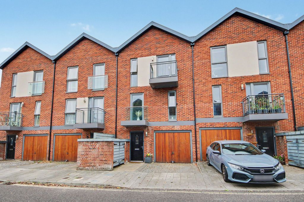 Property photo 1 of 19