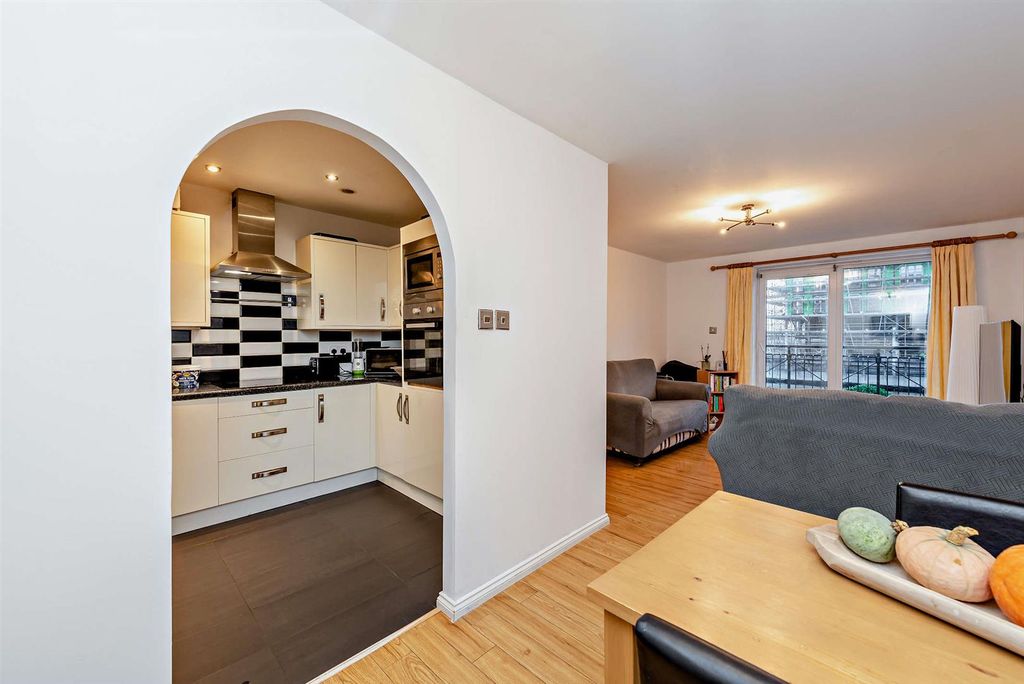 Property photo 2 of 16 8671219-Interior15-800.Jpg