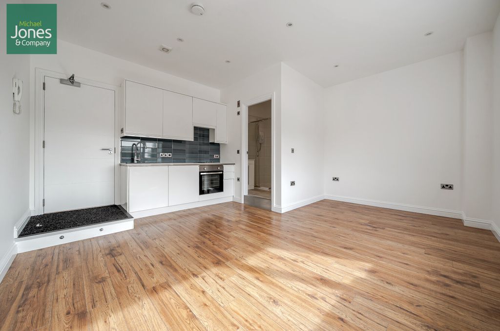 Property photo 1 of 5 Studio