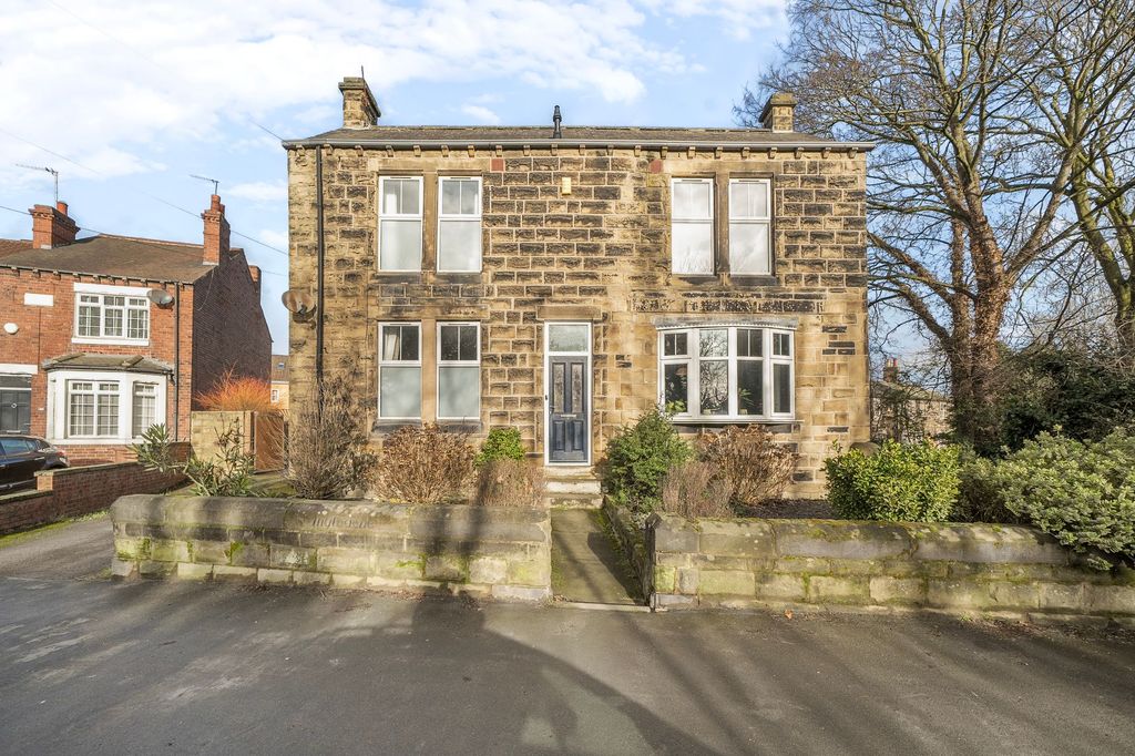 Property photo 2 of 25