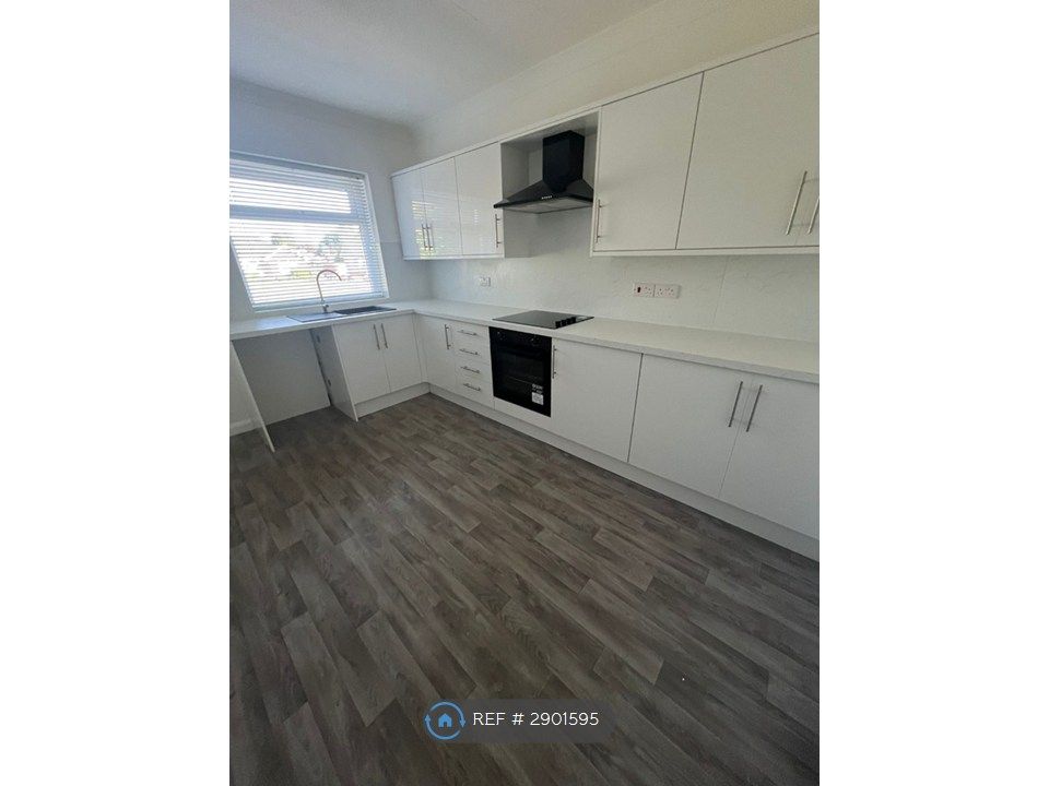 Property photo 2 of 7 Kitchen