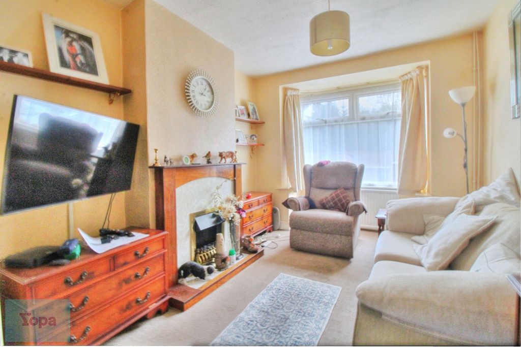 Property photo 2 of 15 17c9Fcfa-Lounge