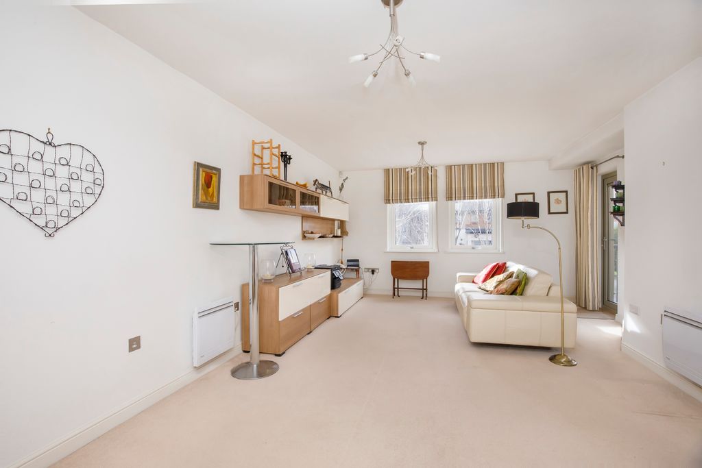 Property photo 2 of 8