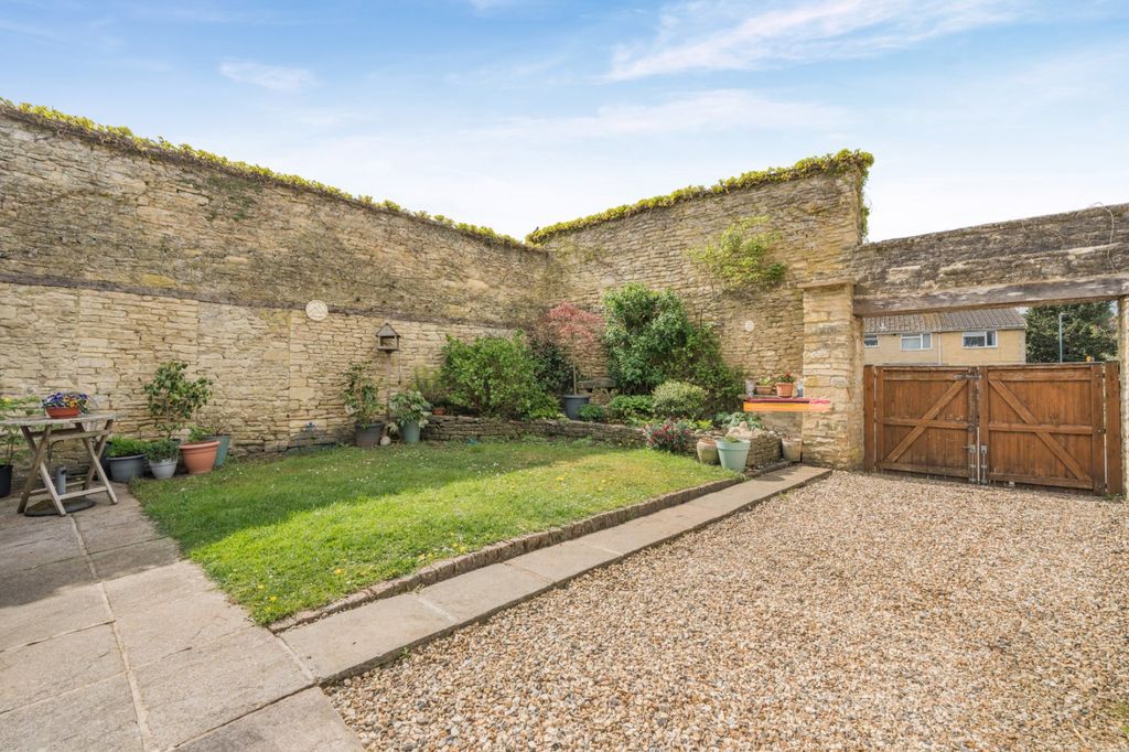 Property photo 2 of 14 Picture No. 10