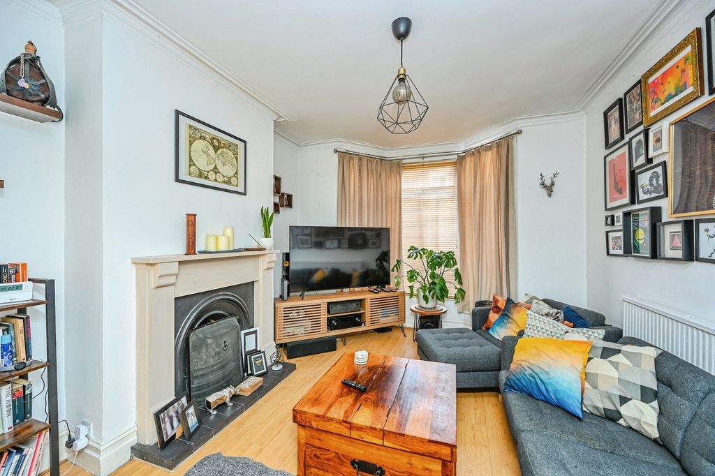 Property photo 2 of 17 Photo
