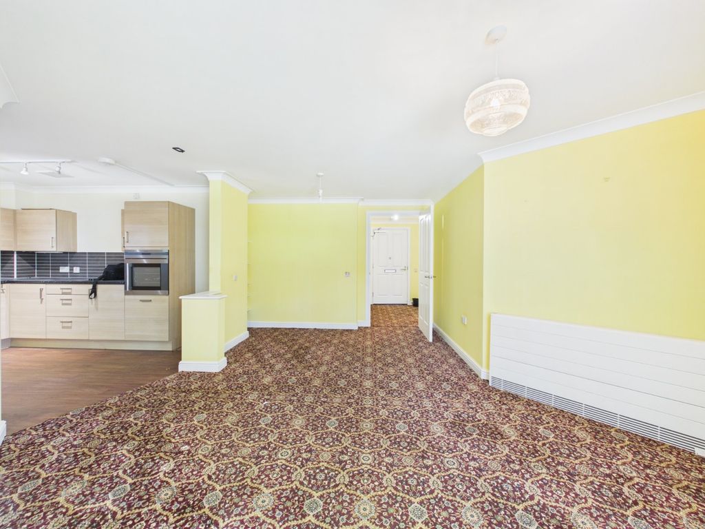 Property photo 3 of 9 Living/Dining