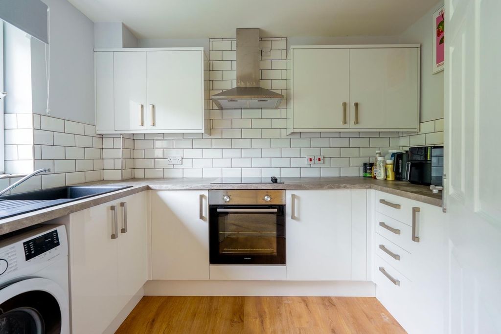 Property photo 3 of 7 Kitchen